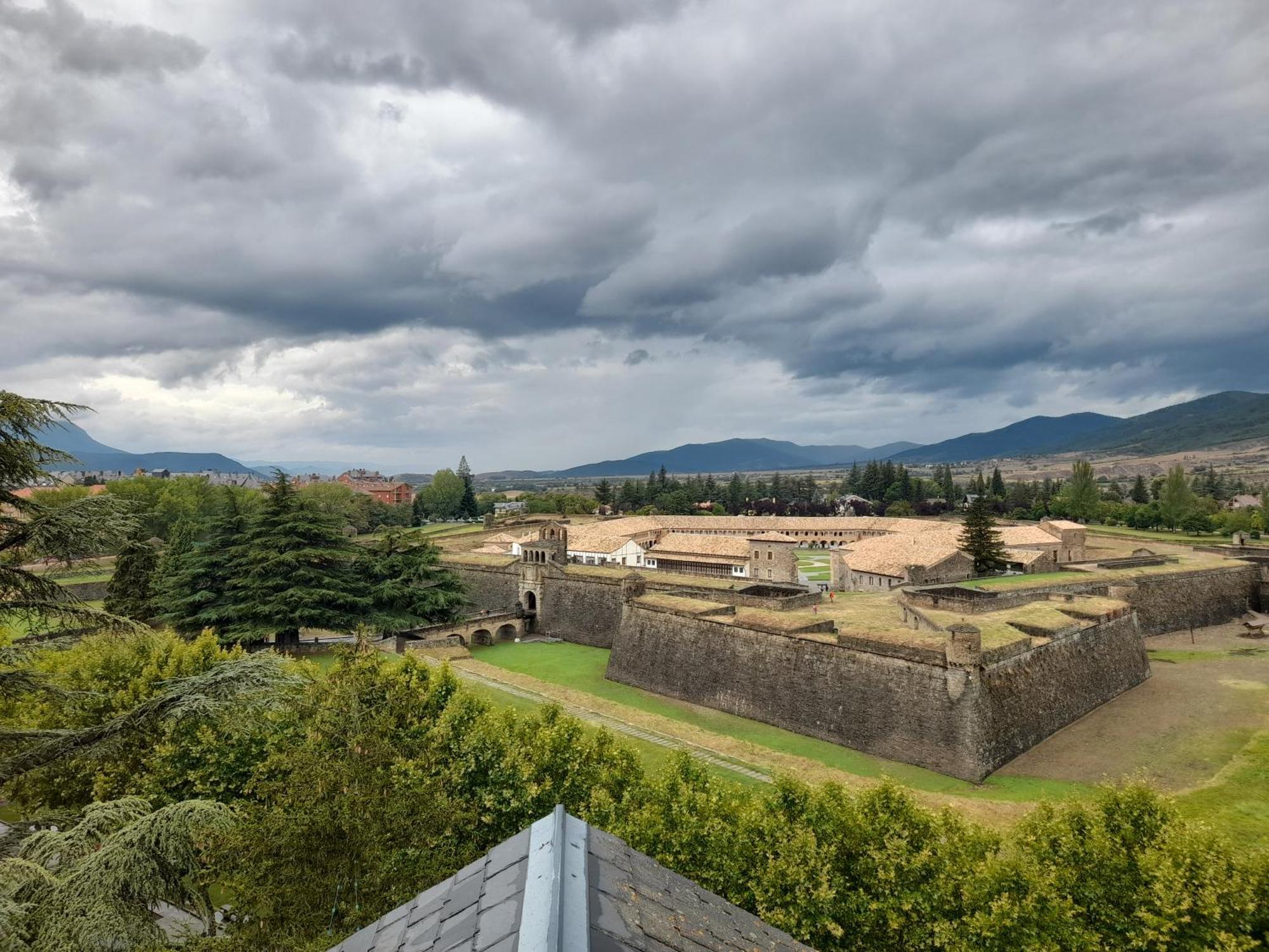 Atico Ciudadela Lägenhet Jaca Exteriör bild